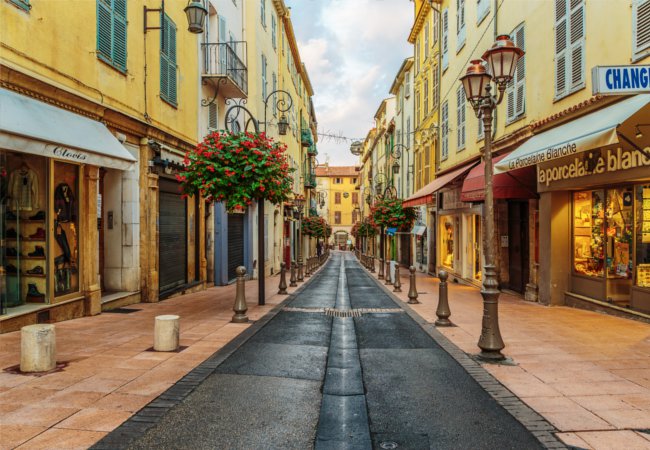 The quintessential charm of Antibes | Laborant / Shutterstock.com