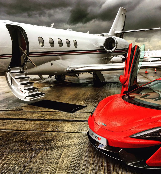 Descending the Private Jet to take off in the Mclaren 570 S