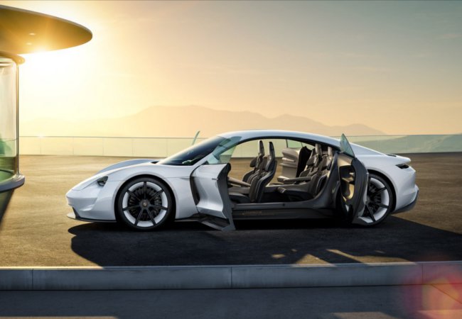 The rear suicide doors have the looks to kill | Porsche.com
