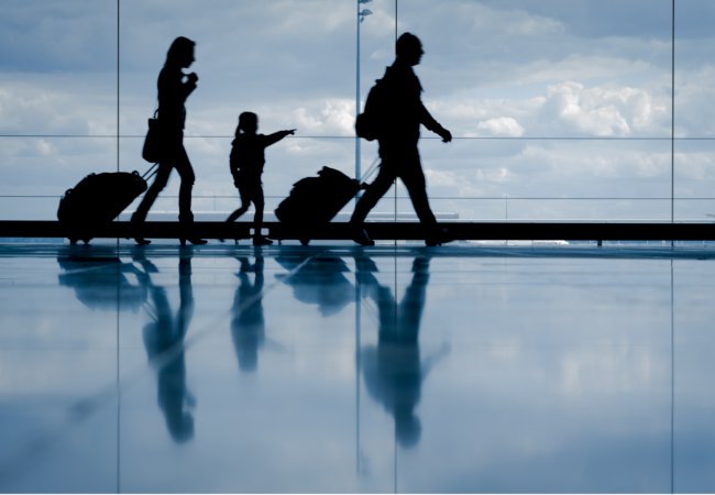 Today's modern travel family | Shutterstock NicoElNino