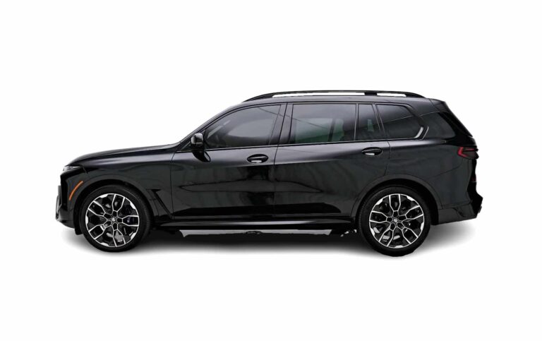 Black BMW X7 Side view